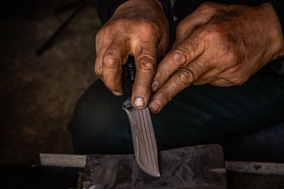 how to remove chips from a knife edge without wrecking the blade