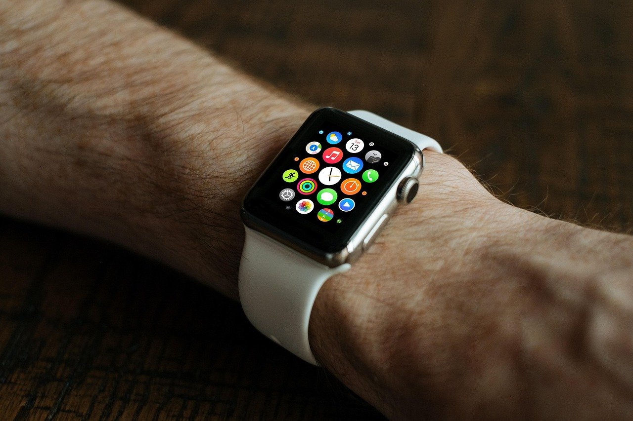 Do Hybrid Smartwatches Show Notifications? What They Can—and Can’t—Show Do Hybrid Smartwatches Show Notifications? What They Can—and Can’t—Show