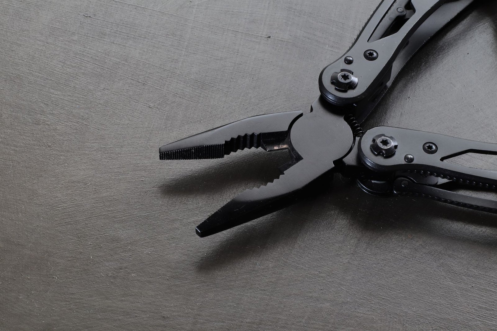 which multitools actually cut and strip wire cleanly