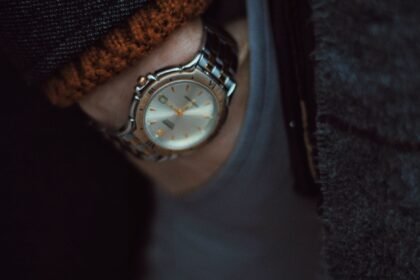 Sapphire vs. Mineral Glass: Which Watch Crystal Survives Daily Bumps?