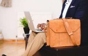 how to pack hybrid work bag essentials without forgetting gear