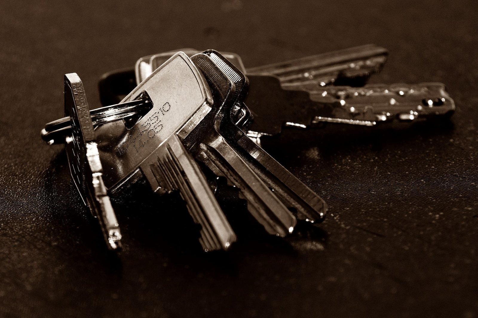 how to quickly stop keys from rattling in a pocket