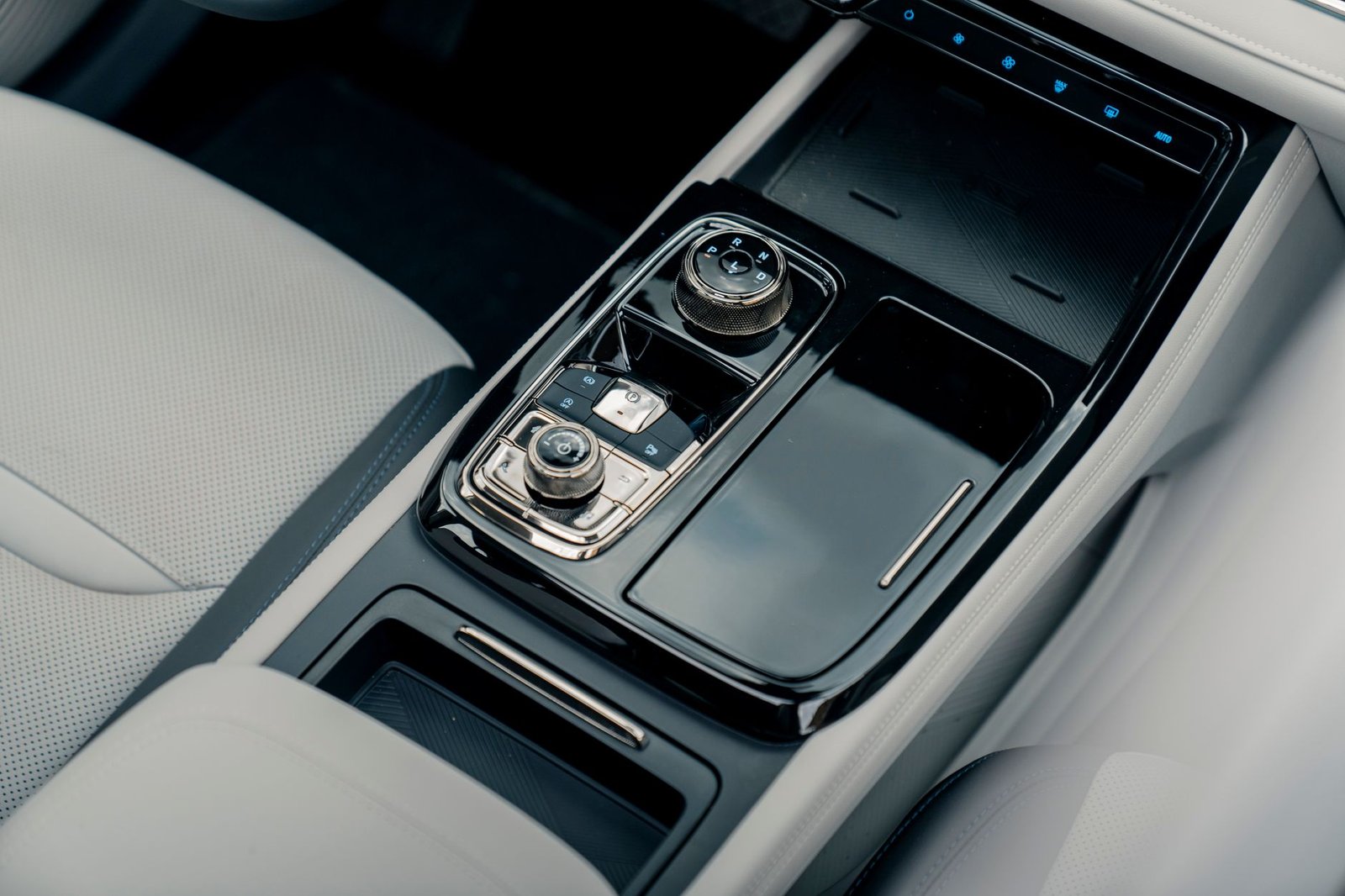 how to set up a center console that stays clutter free