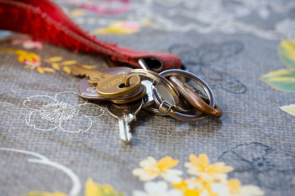 how to silence keys in your purse before meetings