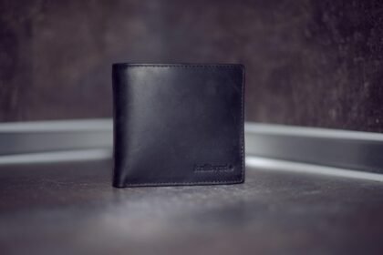 How to Stop a Leather Wallet From Stretching and Losing Grip