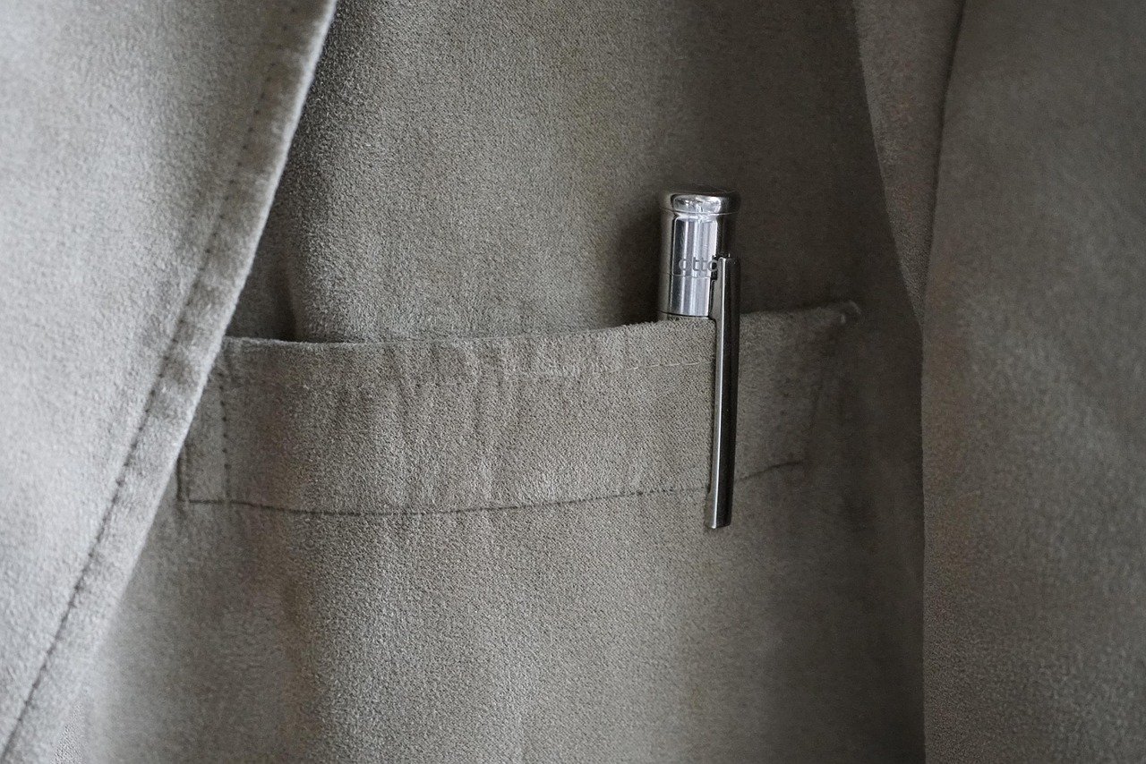 why do pocket pens leak in pockets