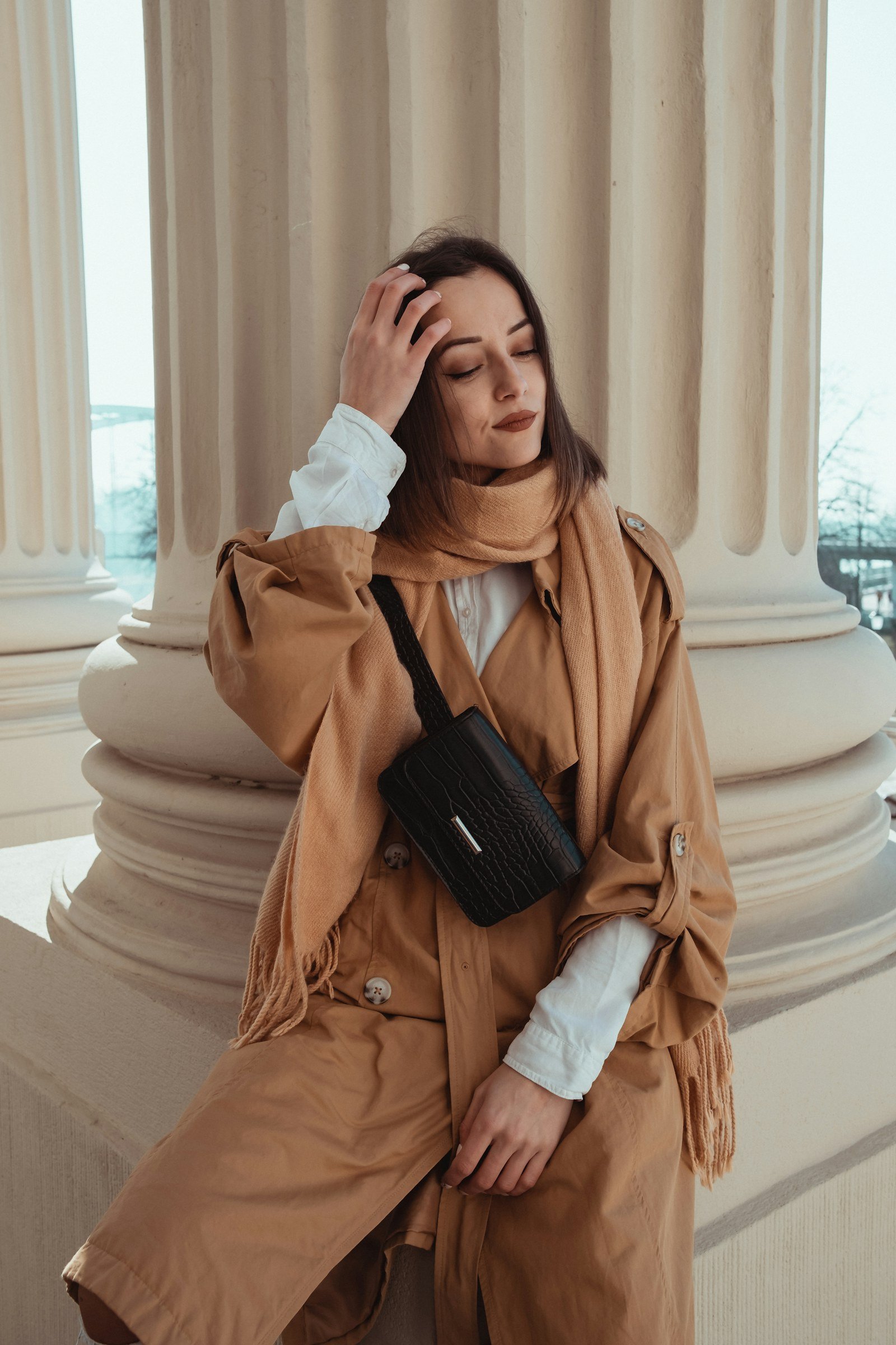 antitheftpursewomen edc deals woman wearing a crossbody purse while out in public