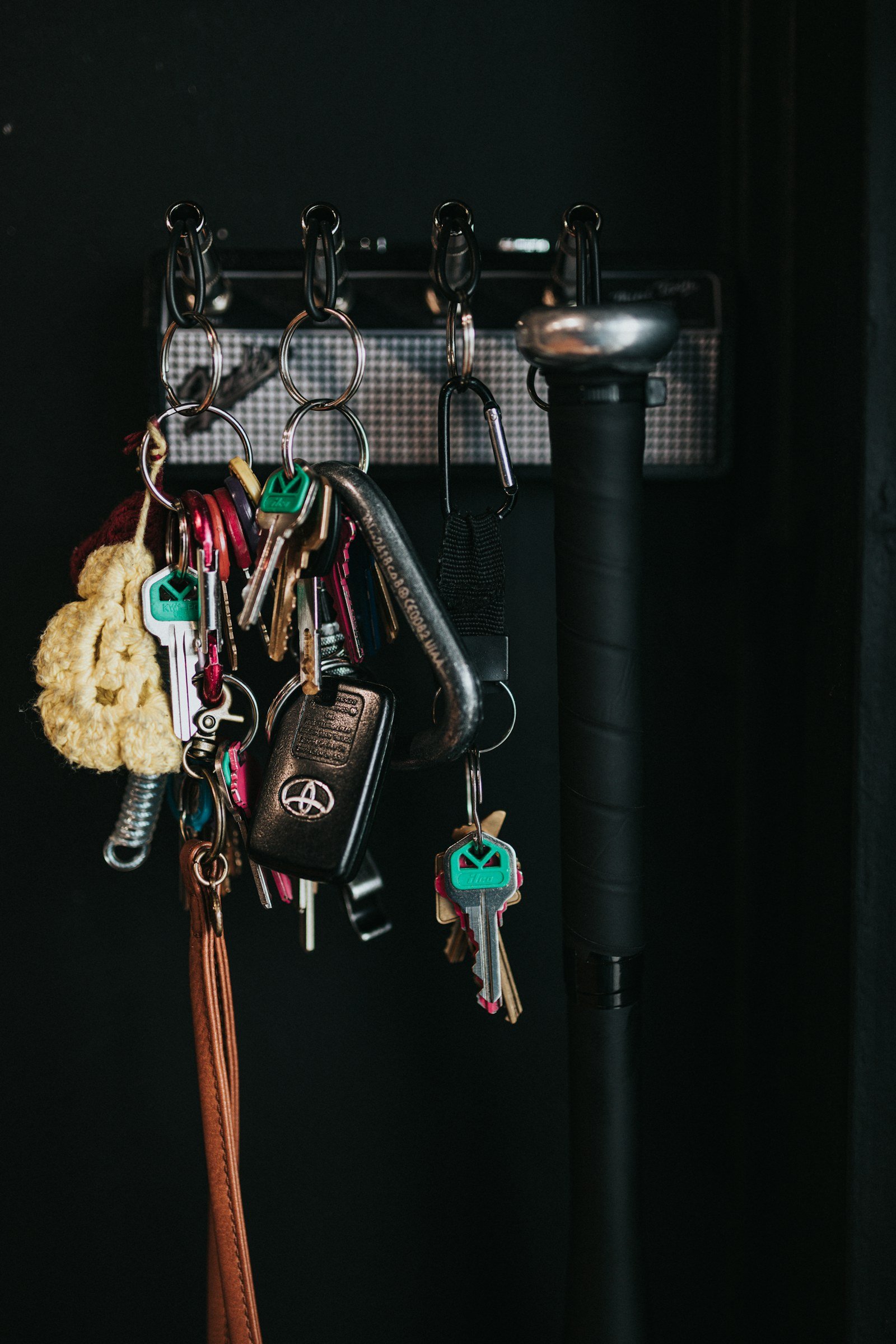 arekeyorganizersworthit2 edc deals loose keys that can rattle and scratch pocket items without a key organizer