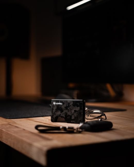 edc key organizer and wallet on a wooden desk