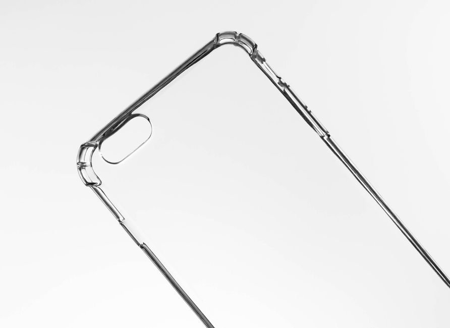 a slim clear phone case with reinforced corners