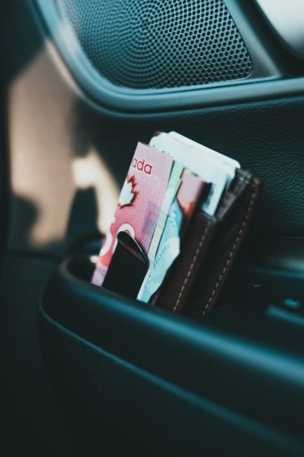 pexels8266750 edc deals cash secured with a money clip
