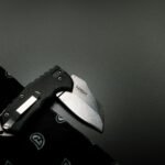 how much should a pocketknife weigh in a pocket