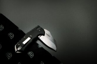 how much should a pocketknife weigh in a pocket