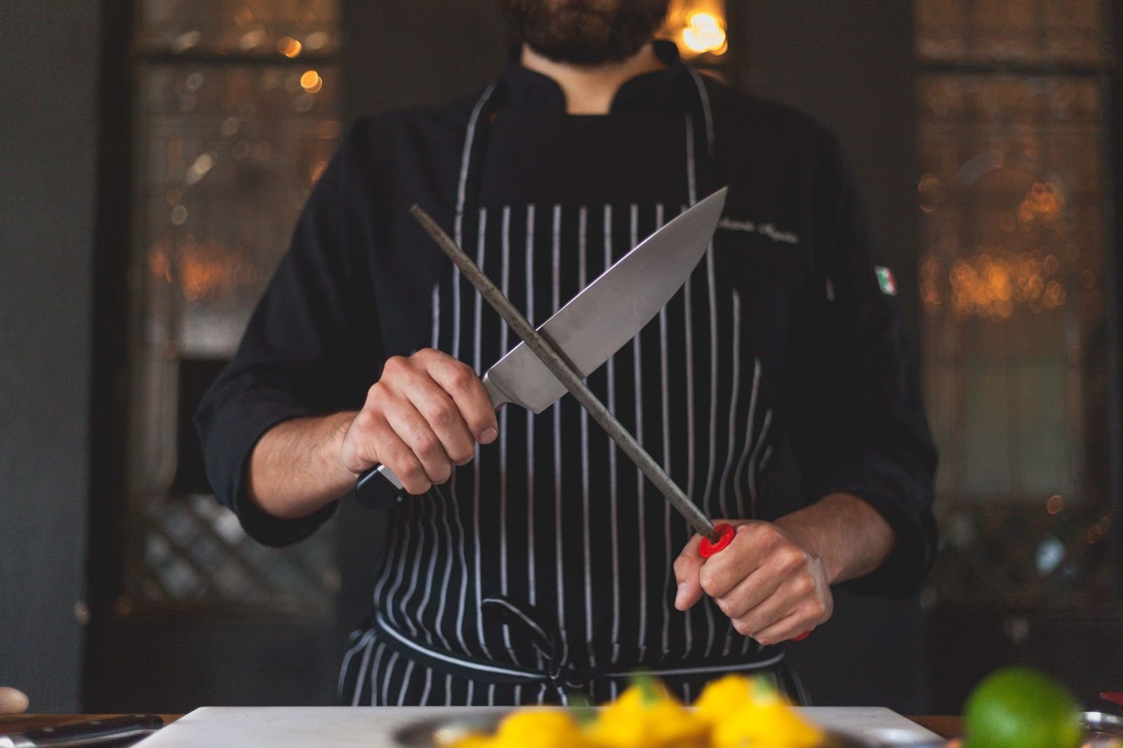 when does a knife need sharpeningor just stropping