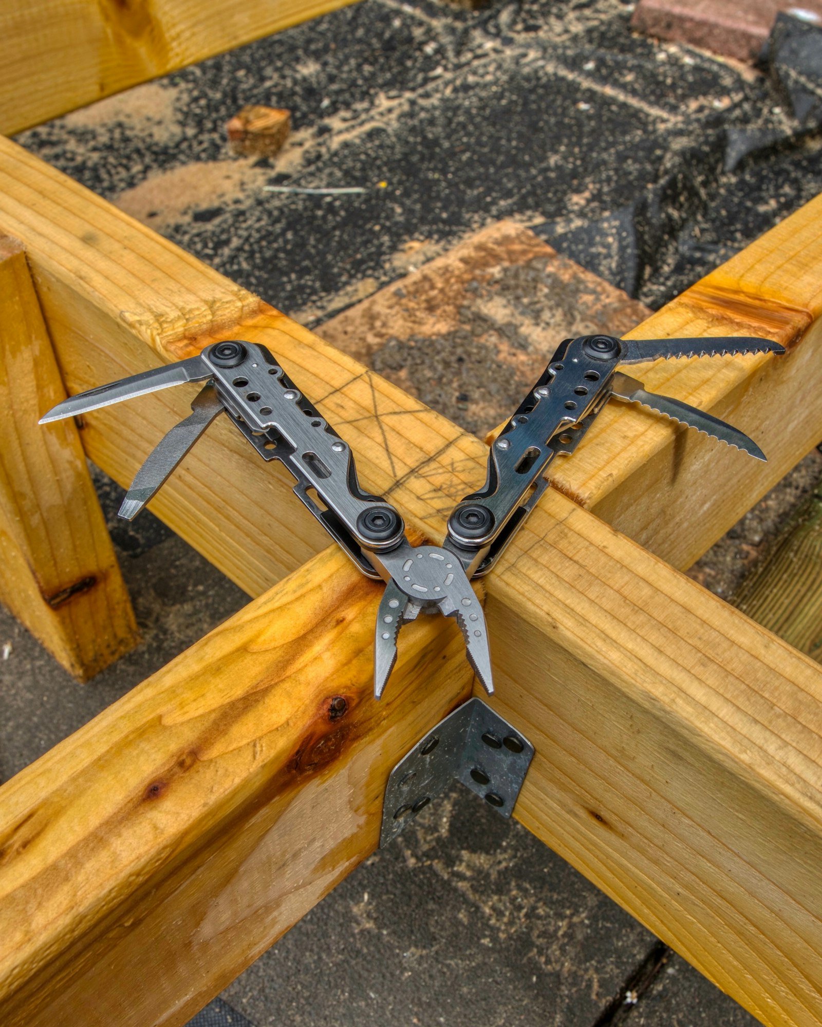 photo1595148852838426feff31473 edc deals are spring loaded multitool pliers worth prioritizing